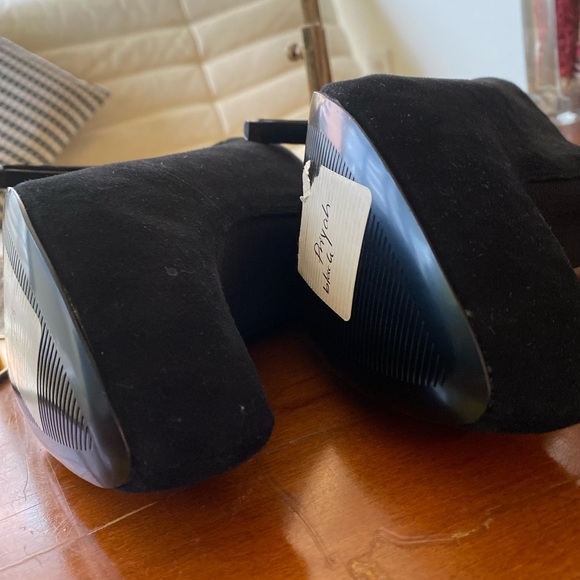 BCBG “LOWRISE” ANKLE BOOTIE - Picture 2 of 7